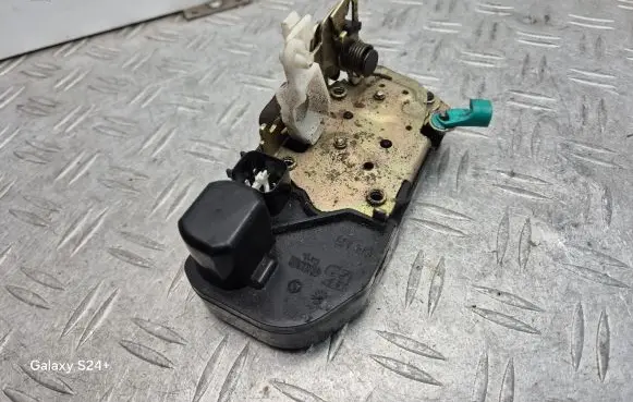 Chrysler 300 - 300C Front door lock 1656K GR15 GR7