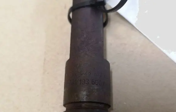 Volkswagen Golf IV Fuel injector 028130203 0432193600
