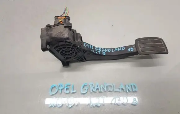 Opel Grandland X Accelerator throttle pedal 9674829180