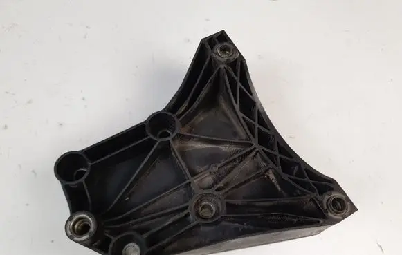 BMW 5 E60 E61 A/C compressor mount bracket 7792202