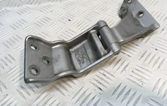 Mercedes-Benz Vito Viano W447 Loading door lower hinge A4477400737