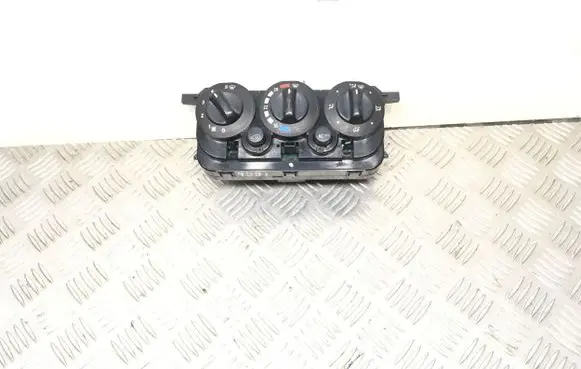 Mercedes-Benz A W169 Climate control unit 1688302285 Q014002 2440004601