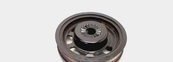 Volkswagen Golf VII Crankshaft pulley 04C105243 04C105243Q