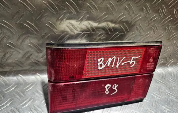 Tailgate rear/tail lights
