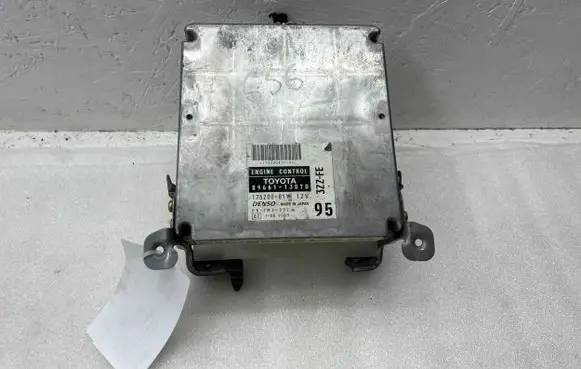 Toyota Corolla E120 E130 Engine control unit/module 8966113070