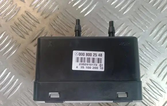 Mercedes-Benz E W211 Central locking vacuum pump A3510020010 2052910172 0008002548