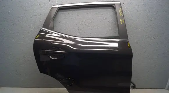 Nissan Qashqai Rear door