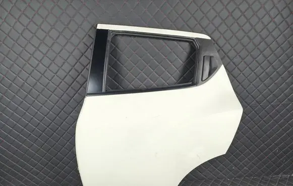 Nissan Juke I F15 Rear door 