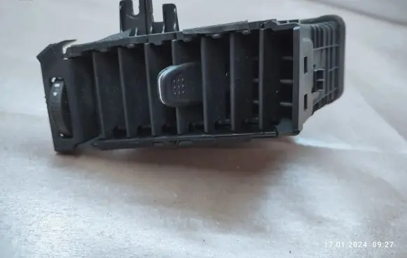 Opel Mokka X Dash center air vent grill 42514220