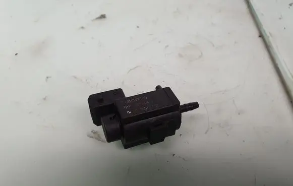 BMW 5 E39 Vacuum valve 1742712 11741742712 7810831