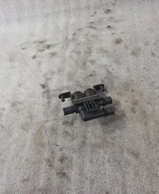BMW 5 E60 E61 Coolant heater control valve 6931708 1147412181
