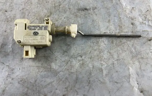 Fuel tank cap lock motor