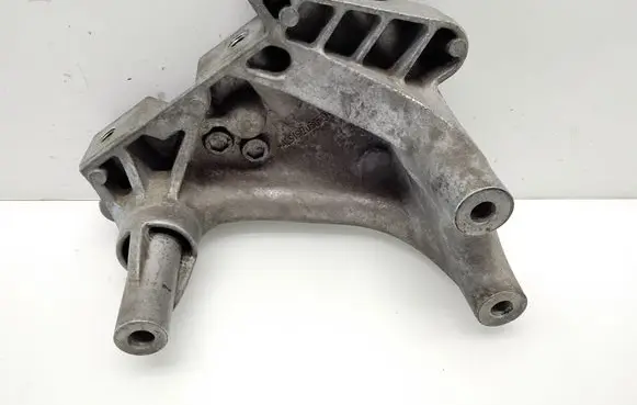 Volkswagen Touran III Engine mounting bracket 04L199207