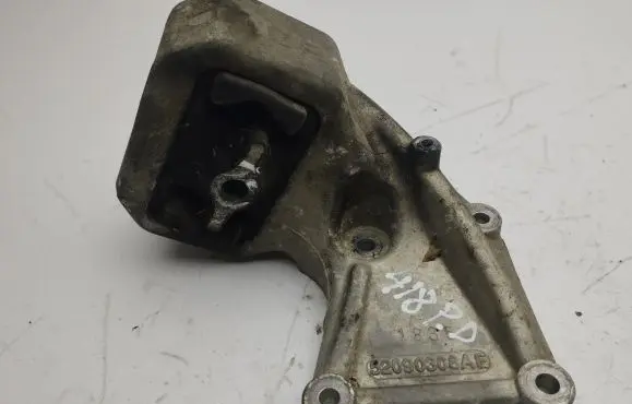 Jeep Grand Cherokee (WK) Engine mount bracket 52090308AE
