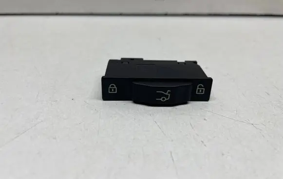 BMW 7 E65 E66 Tailgate opening switch 8379766 61318379766