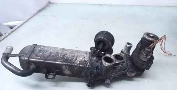 Volkswagen PASSAT B7 EGR valve cooler 0280751016 03L131512DQ