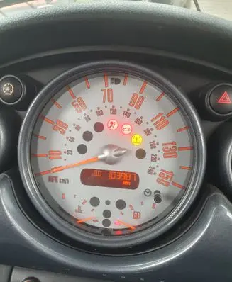 Speedometer (instrument cluster)