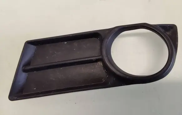 Toyota Corolla Verso E121 Front fog light trim/grill 207103