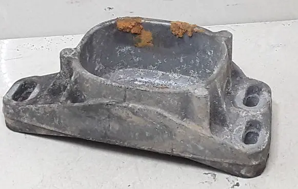 Volkswagen PASSAT B5.5 Engine mounting bracket 8D0199335Q 81178