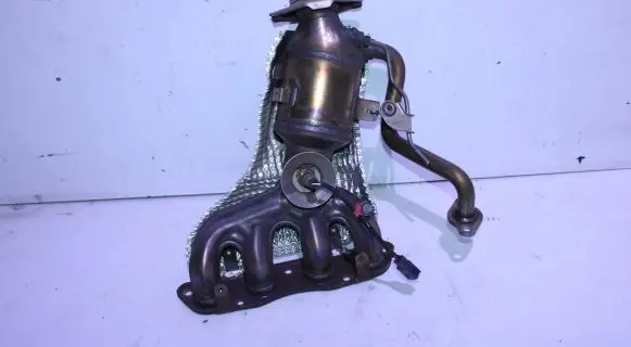 Toyota Auris E210 Exhaust manifold