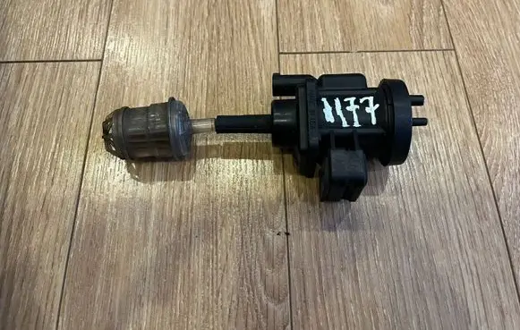 Mercedes-Benz E W210 Turbo solenoid valve A0005450427
