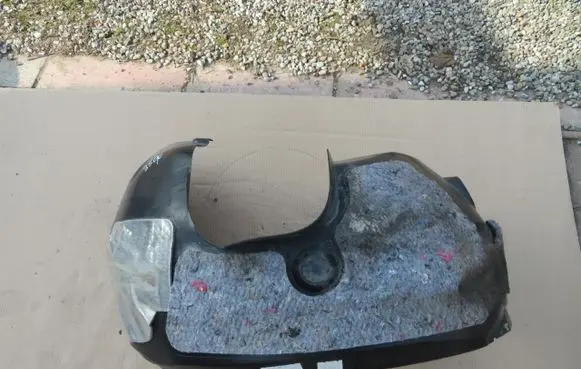 Front wheel arch liner splash guards
