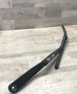 BMW 5 F10 F11 Windshield/front glass wiper blade 7182459
