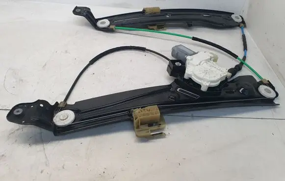 BMW 5 F10 F11 Front door windshield rail 71821329