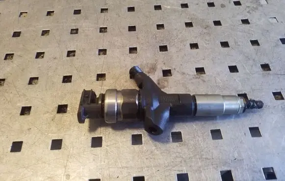Subaru Outback Fuel injector 16613AA030
