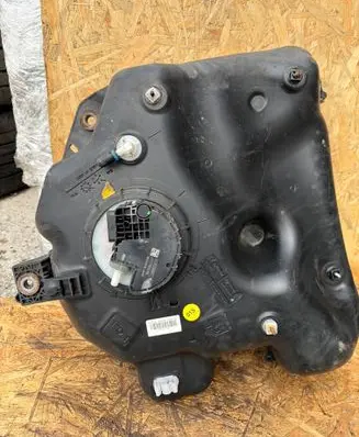 Porsche Macan (95B) AdBlue liquid reservoir 8R0131877