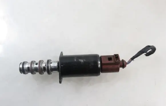 Volkswagen PASSAT B6 Camshaft vanos timing valve 12100359 22100206