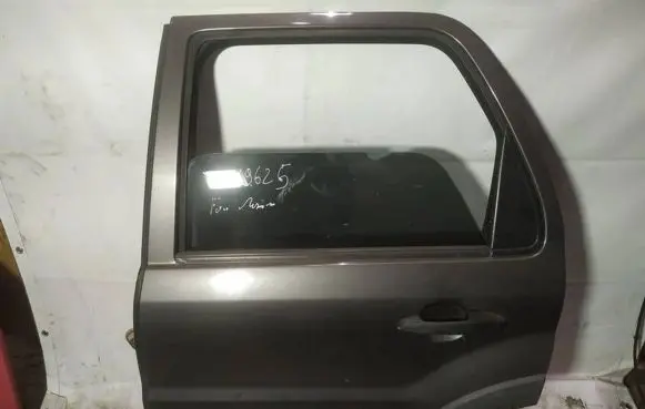 Ford Maverick Rear door pilkos
