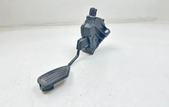 Toyota Urban Cruiser (XP110) Accelerator throttle pedal 1988007011 7811052010 09L09C0038Q