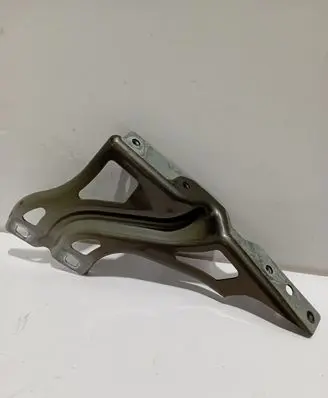 Audi Q3 8U Fender mounting bracket 8U0821136