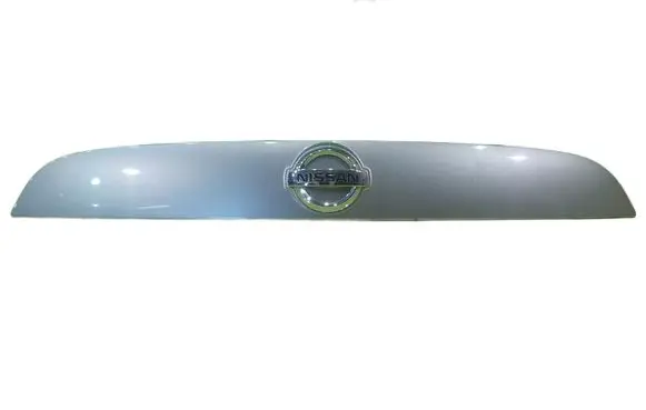 Nissan Juke I F15 Rear light center trim bar blend 