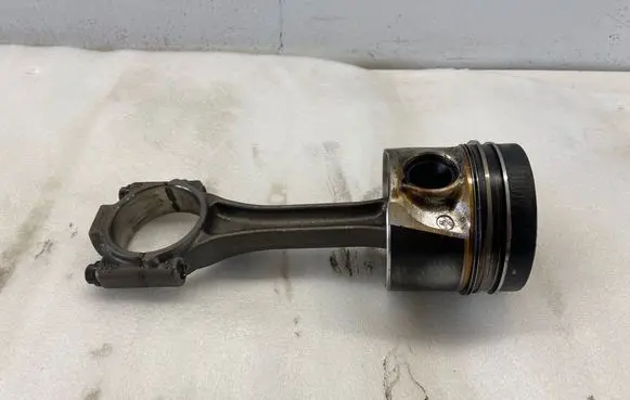 Volkswagen Caddy Piston with connecting rod 79l98 034151210 03la