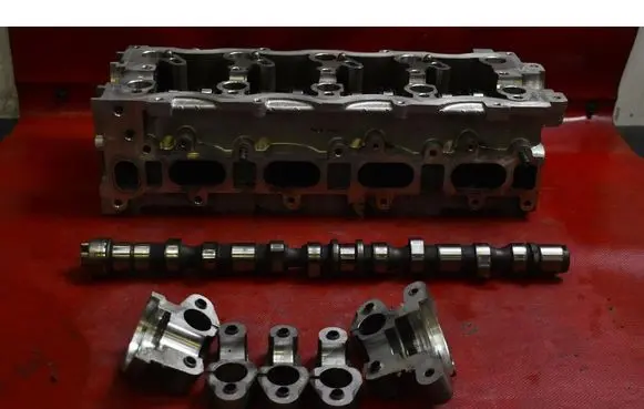 Hyundai Santa Fe Engine head L0350046L