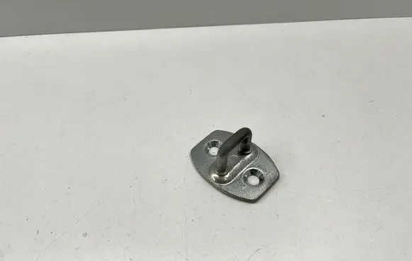 Toyota Hilux (AN10, AN20, AN30) Rear door lock loop/hook striker