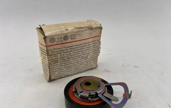 Volkswagen Polo IV 9N3 Timing belt/chain tensioner 036109243AF 036109243AE