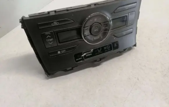 Toyota Auris 150 Climate control unit 5590002220B