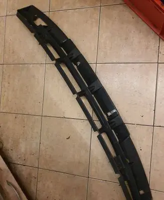 Volkswagen PASSAT B4 Front bumper lower grill PASTETE