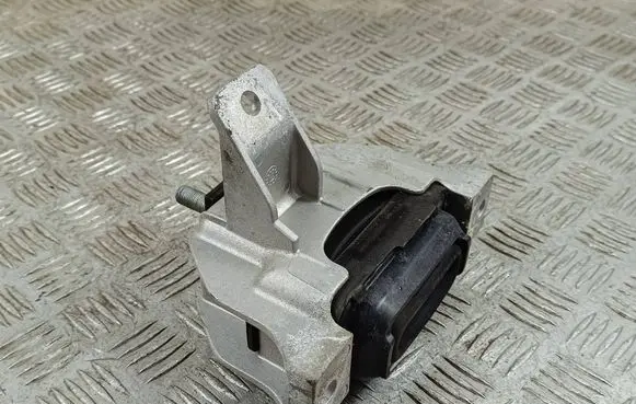 Engine mount bracket