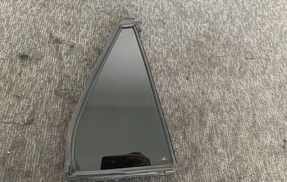 Suzuki SX4 S-Cross Sliding door window/glass 