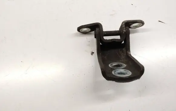 Nissan Qashqai Front door upper hinge 