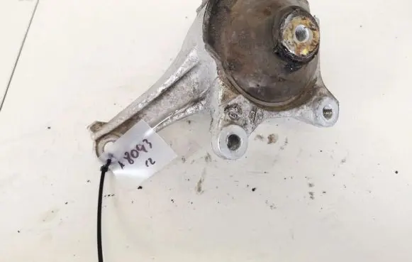 Honda Civic Engine mount bracket