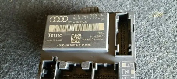 Audi Q7 4L Door control unit/module 8K0959793B