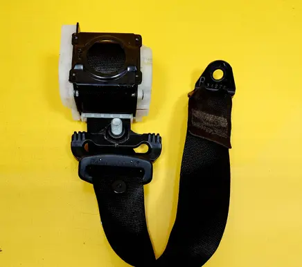 Mercedes-Benz C W203 Rear seatbelt 2038609085