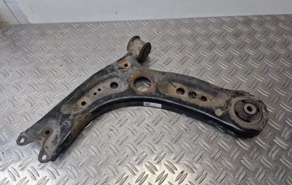Volkswagen Golf VII Front lower control arm/wishbone 5Q0407151J