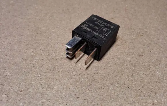 Volvo V70 Other relay 9441161 A4001X40 015122A