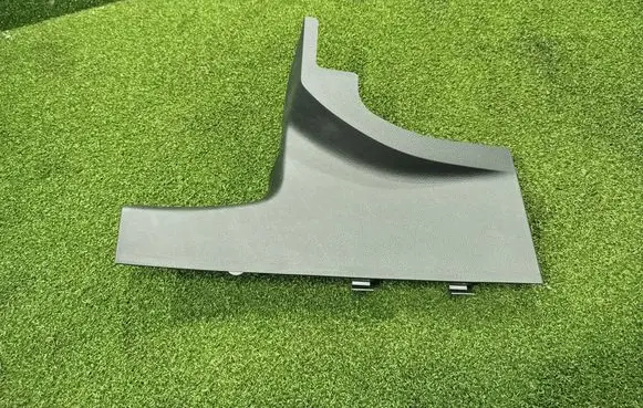 Foot area side trim